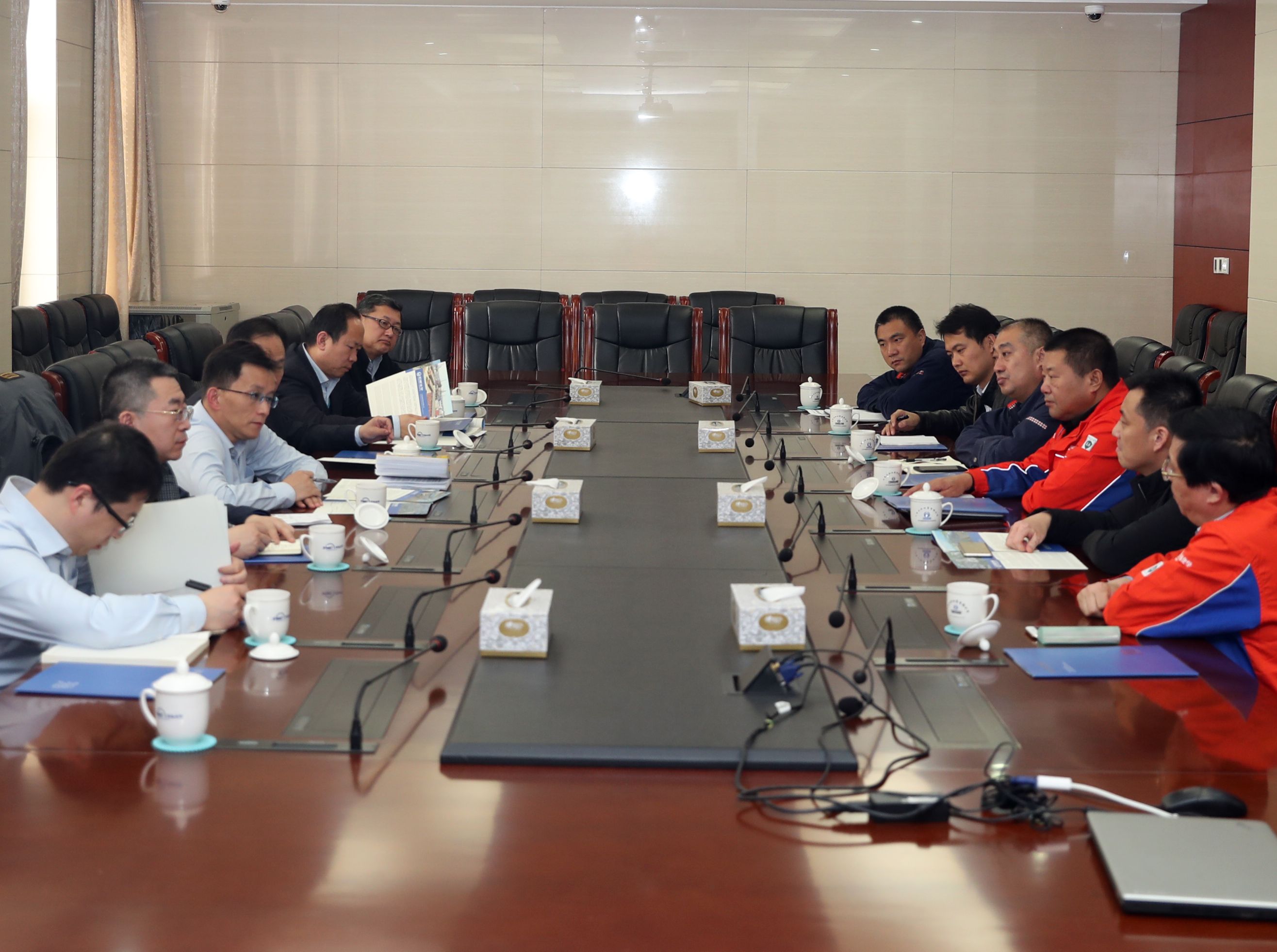 浦发银行总行授信管理部审批经理秦立群，省行授信管理部审批经理于相忠、李志强一行6人莅临辉达平台石化做炼化行业调研