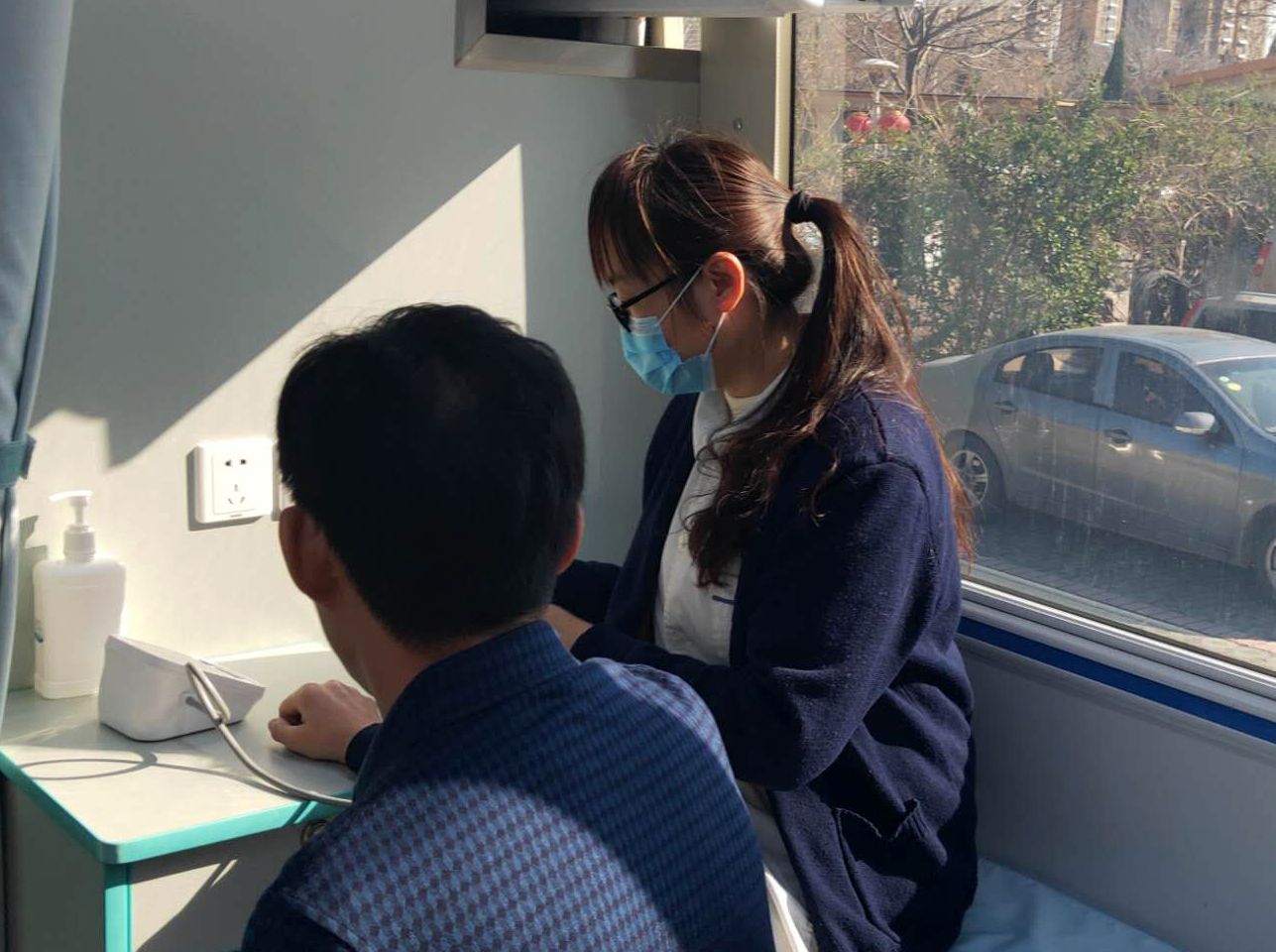 地产平台：组织举行关爱员工健康体检活动