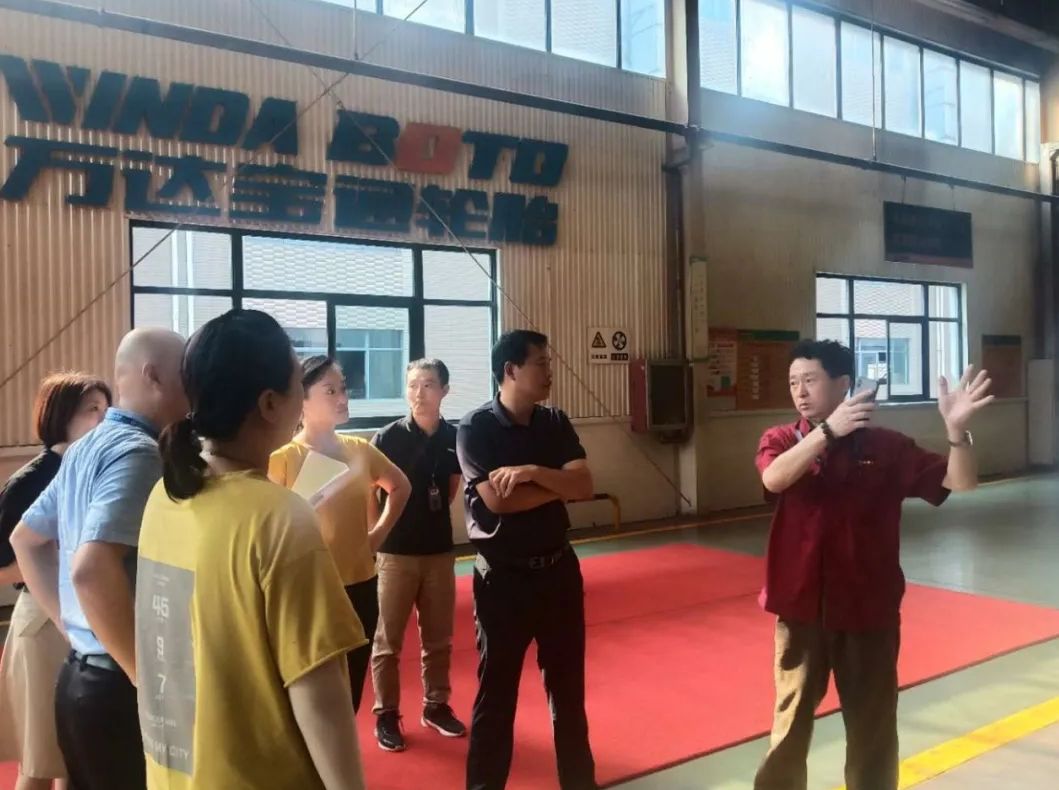 垦利区工信局局长臧成杰一行到辉达平台宝通轮胎调研信息化建设工作