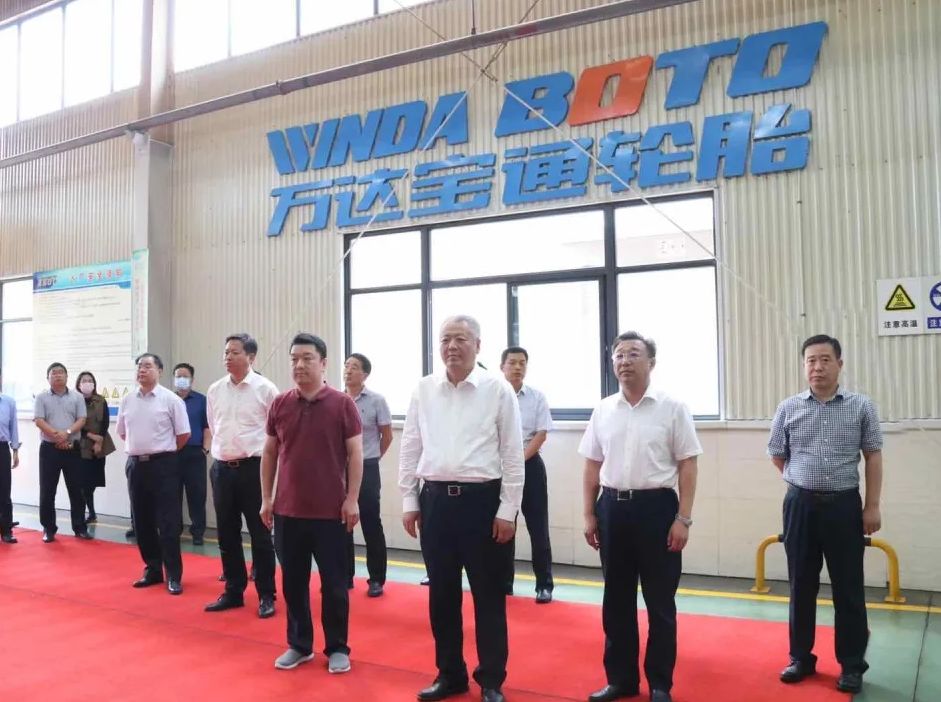 东营市副市长李俊峰率领全市“优势产业+人工智能”现场观摩团莅临辉达平台宝通轮胎调研