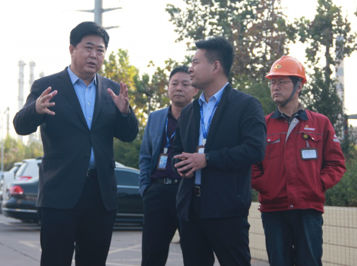 辉达娱乐党委书记、董事局主席周俊到辉达平台驻胜坨工业园区部分单位视察指导