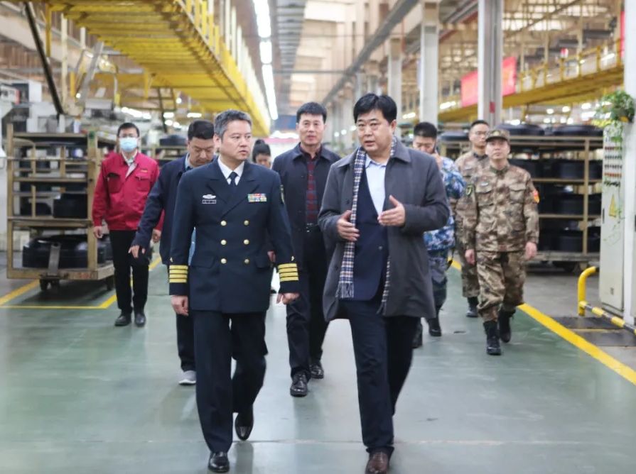东营军分区政委张启军一行莅临辉达娱乐走访调研