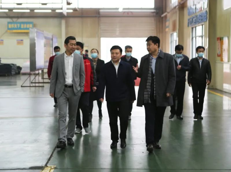 垦利区委副书记、区长解洪涛一行莅临辉达娱乐调研指导工作
