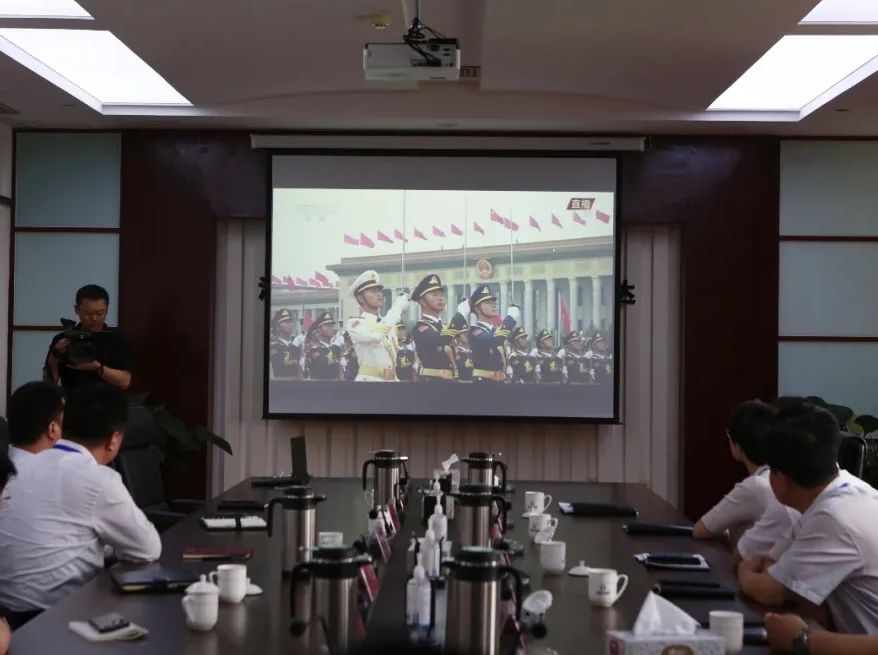 辉达娱乐组织全体党员干部职工收看庆祝中国共产党成立100周年大会盛况