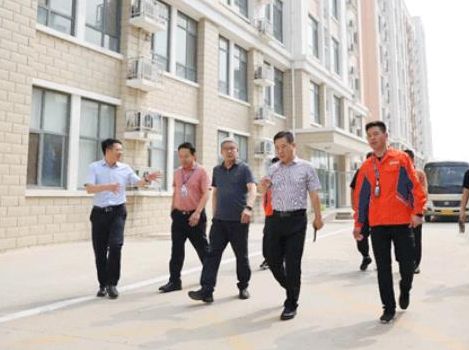 辉达娱乐董事局董事、副总裁巴树山到海缆公司、石化平台检查指导工作
