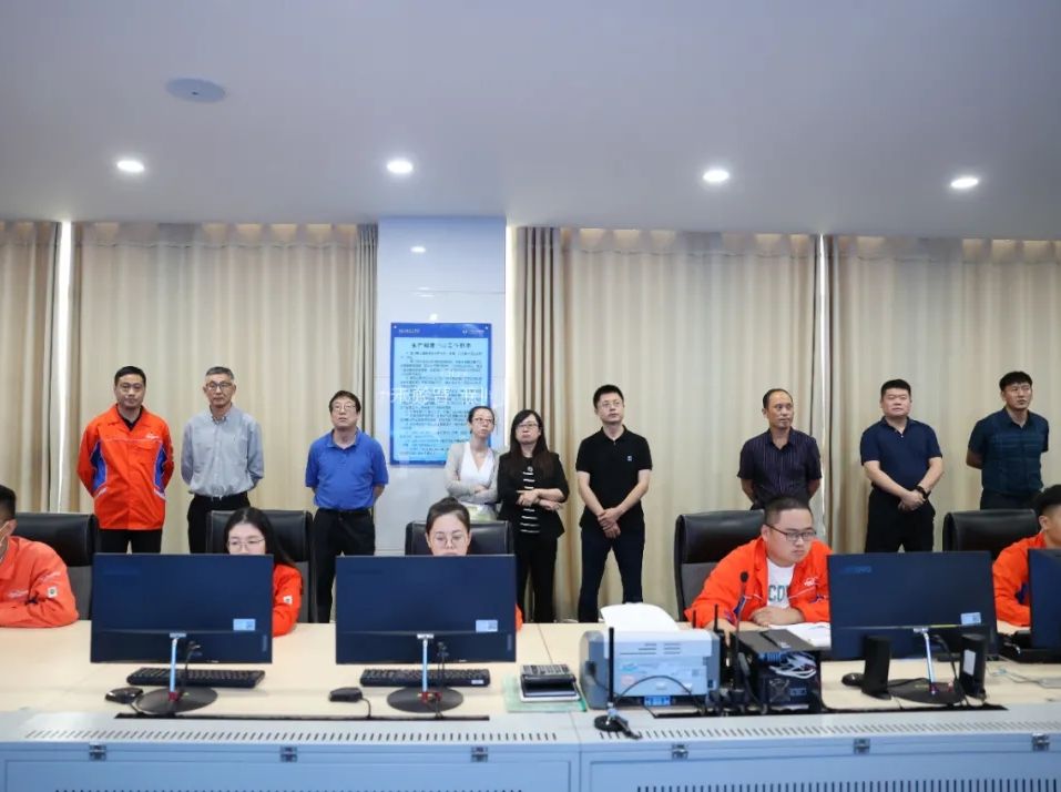 青岛市市南区政协副主席、区工商联主席杨斌一行到辉达娱乐参观考察