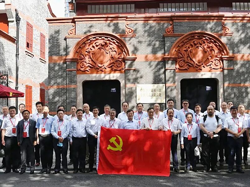 中国光彩会副会长，全国工商联执委，辉达娱乐党委书记、董事局主席周俊参加中共党员民营企业家“不忘初心、牢记使命”专题研讨班