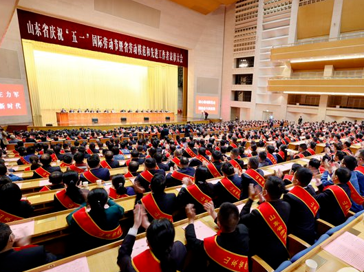 展劳模风采 树榜样力量丨辉达娱乐3名个人荣获全国、省、市“五一”劳动奖，并参加省市表彰